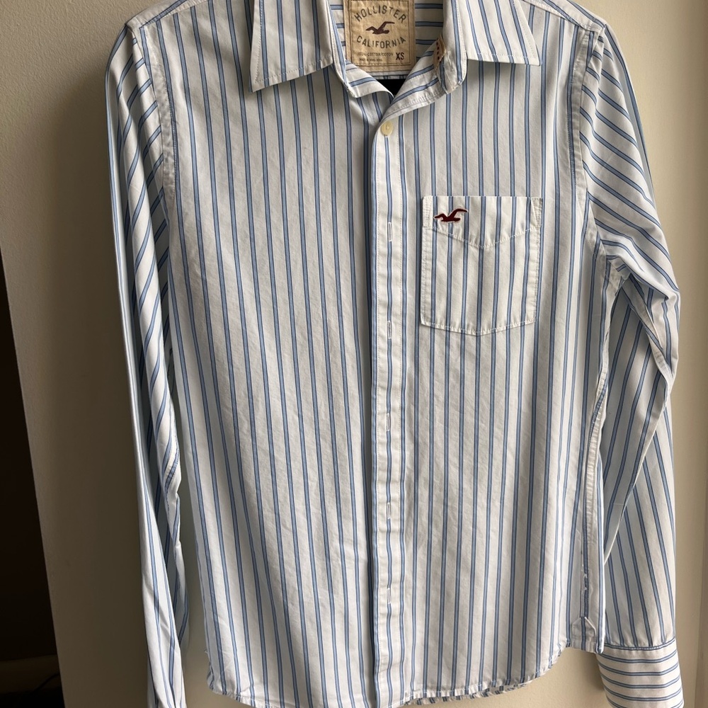 Hollister Men's Blue Striped Shirt - Size XS